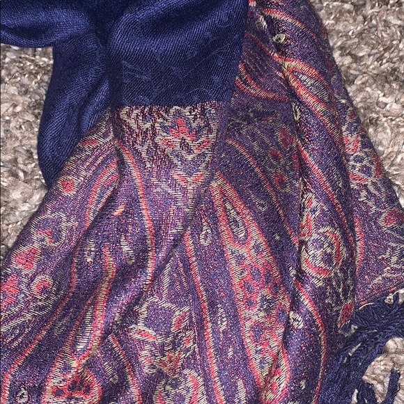 Lightweight Scarf - Picture 2 of 3